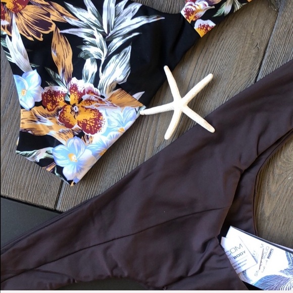 🌴🌼VOLCOM- BIKINI SET🌼🌴 - Picture 6 of 8